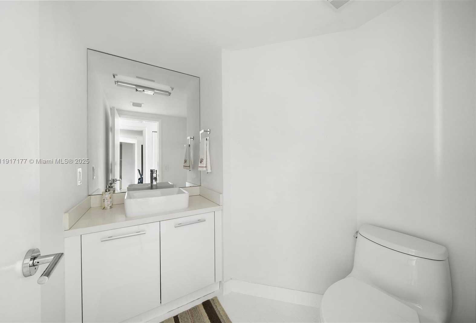Small Image of 1000 WEST ISLAND BLVD #2407, Aventura Number 13