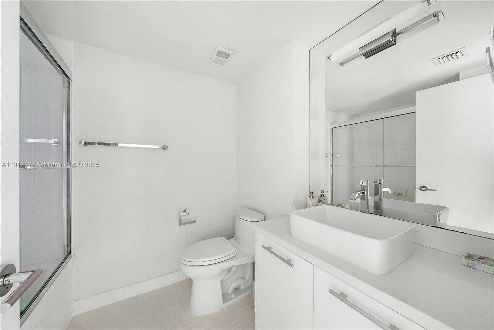 Small Image of 1000 WEST ISLAND BLVD #2407, Aventura Number 15