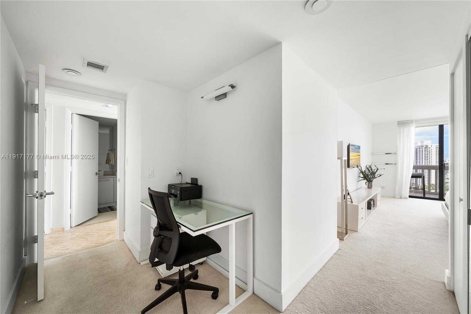 Small Image of 1000 WEST ISLAND BLVD #2407, Aventura Number 17