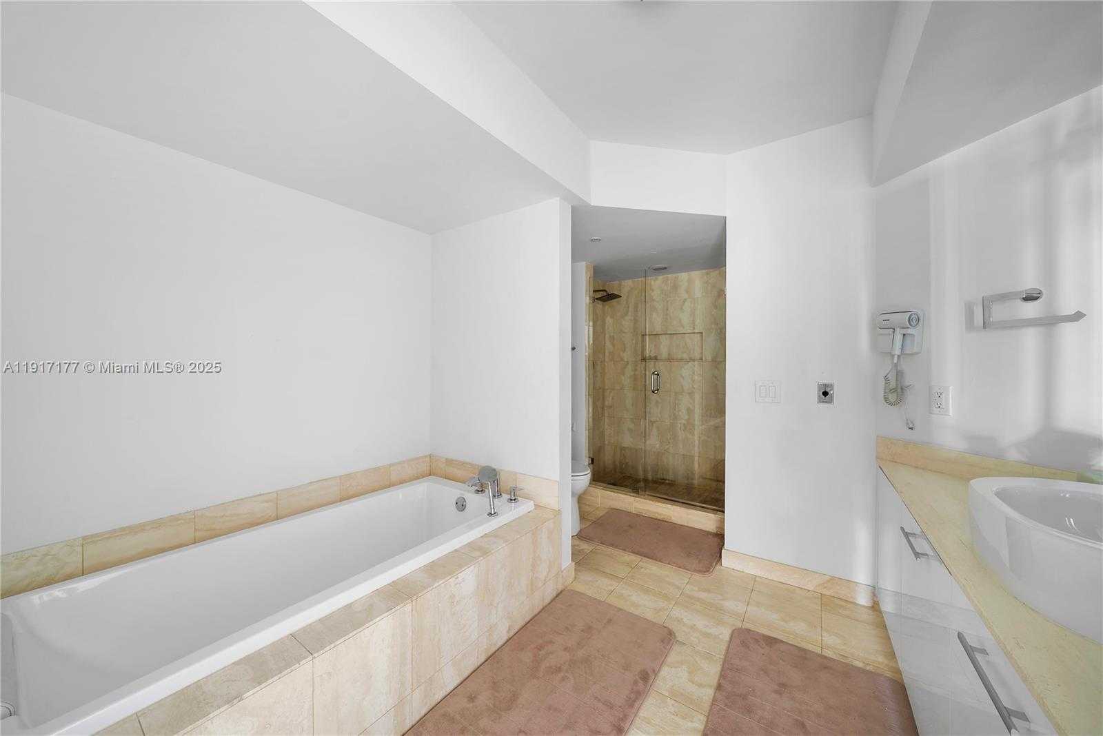 Small Image of 1000 WEST ISLAND BLVD #2407, Aventura Number 21