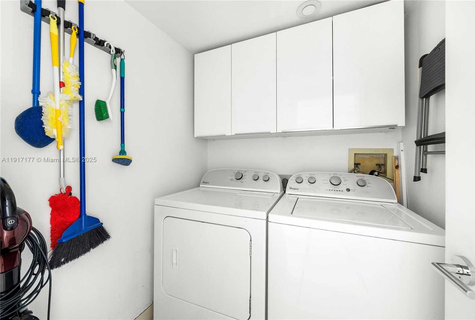 Small Image of 1000 WEST ISLAND BLVD #2407, Aventura Number 25