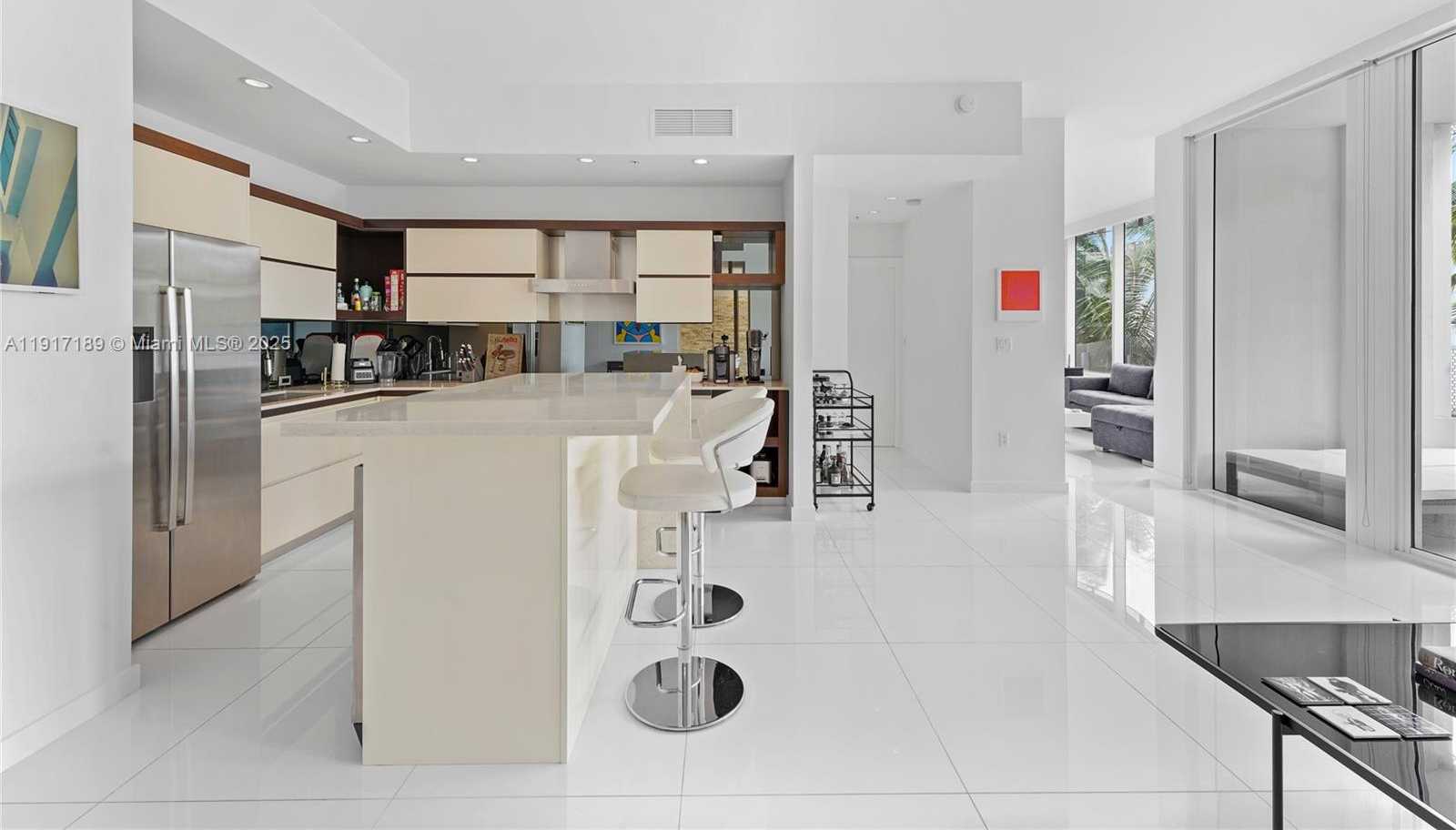 Small Image of 2100 PARK AVE #201, Miami Beach Number 2