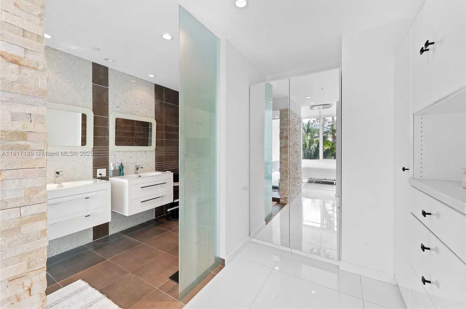 Small Image of 2100 PARK AVE #201, Miami Beach Number 5