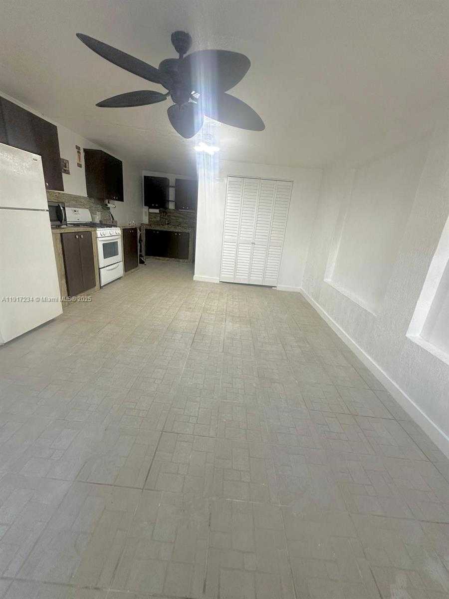 Small Image of 2753 WEST 68TH PL, Hialeah Number 5