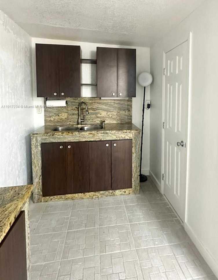 Small Image of 2753 WEST 68TH PL, Hialeah Number 7