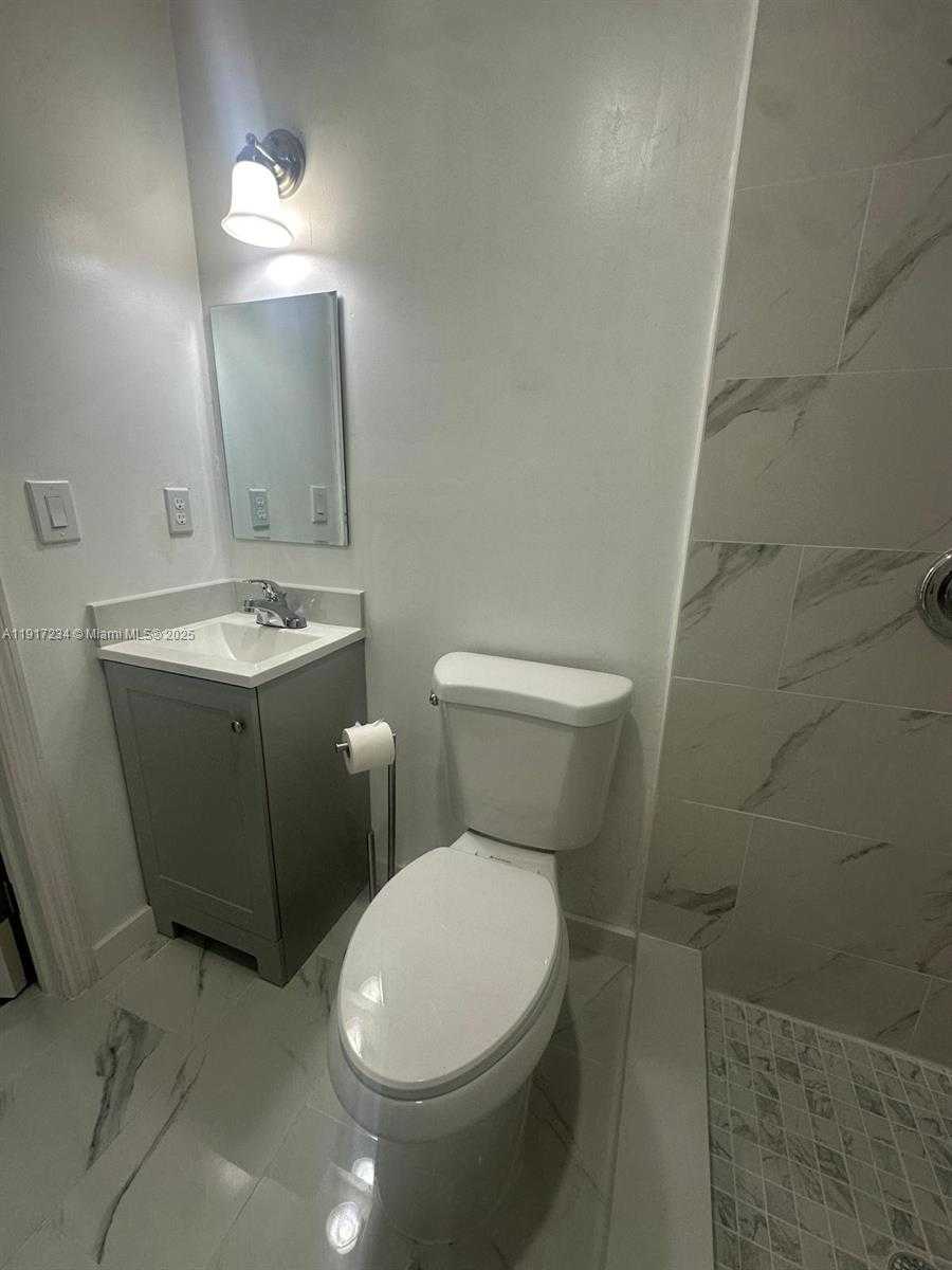 Small Image of 2753 WEST 68TH PL, Hialeah Number 9