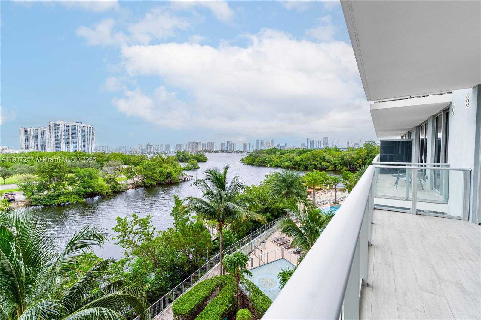 Small Image of 16385 BISCAYNE BLVD #405, North Miami Beach Number 11