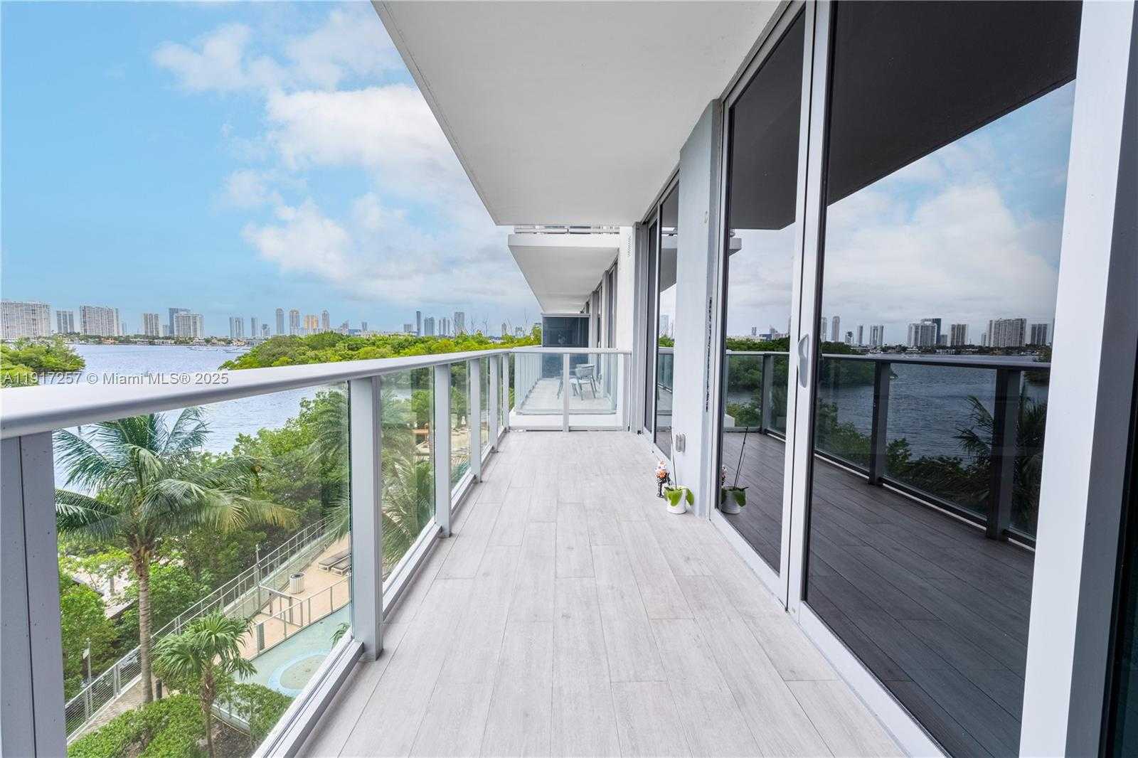Small Image of 16385 BISCAYNE BLVD #405, North Miami Beach Number 12
