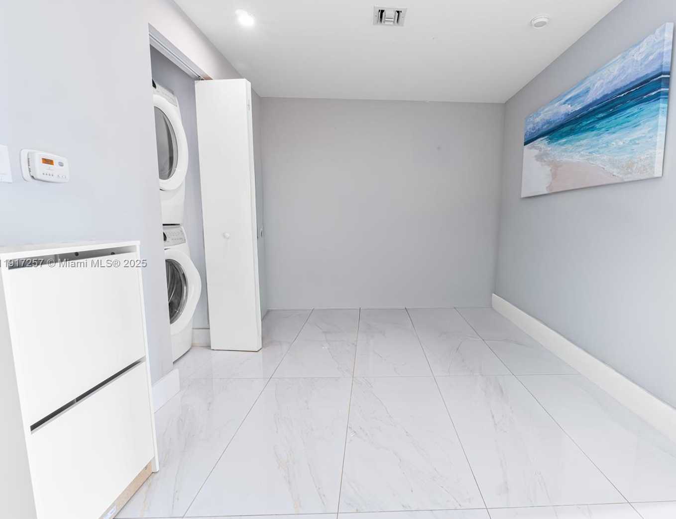 Small Image of 16385 BISCAYNE BLVD #405, North Miami Beach Number 13