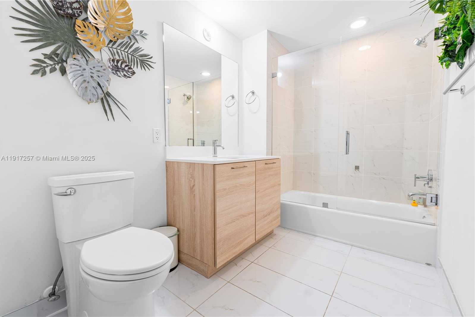 Small Image of 16385 BISCAYNE BLVD #405, North Miami Beach Number 16