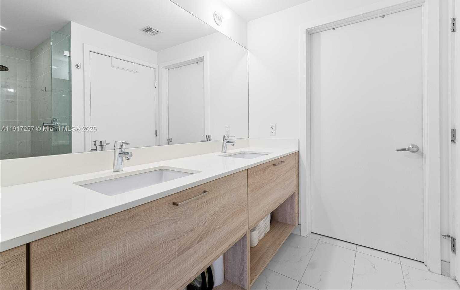 Small Image of 16385 BISCAYNE BLVD #405, North Miami Beach Number 19