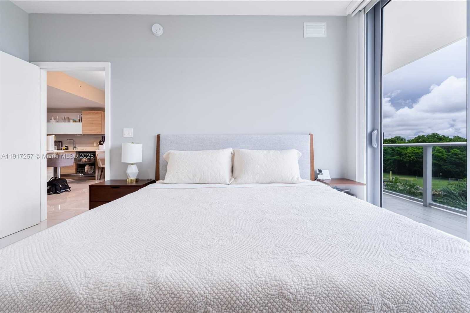 Small Image of 16385 BISCAYNE BLVD #405, North Miami Beach Number 22