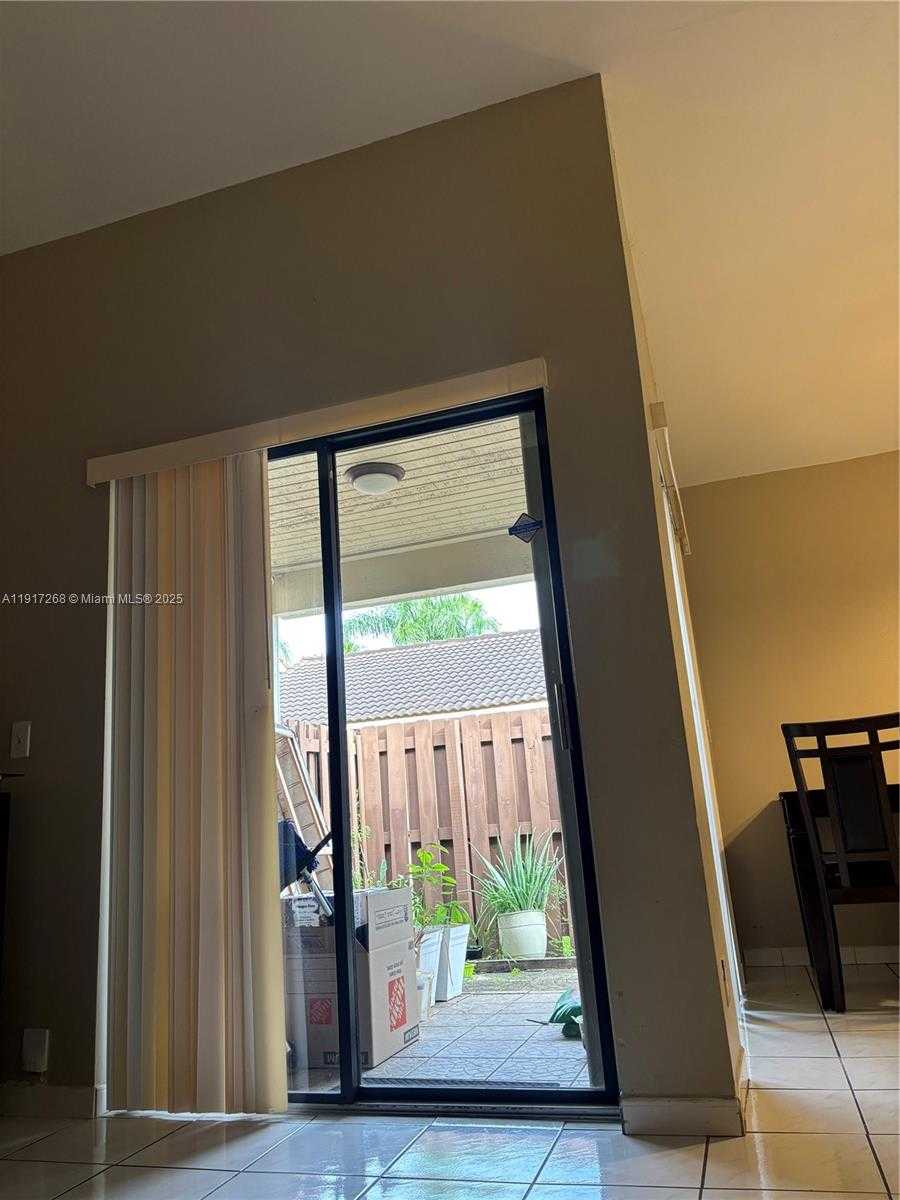 Small Image of 6547 NORTH WEST 170TH TER, Hialeah Number 10