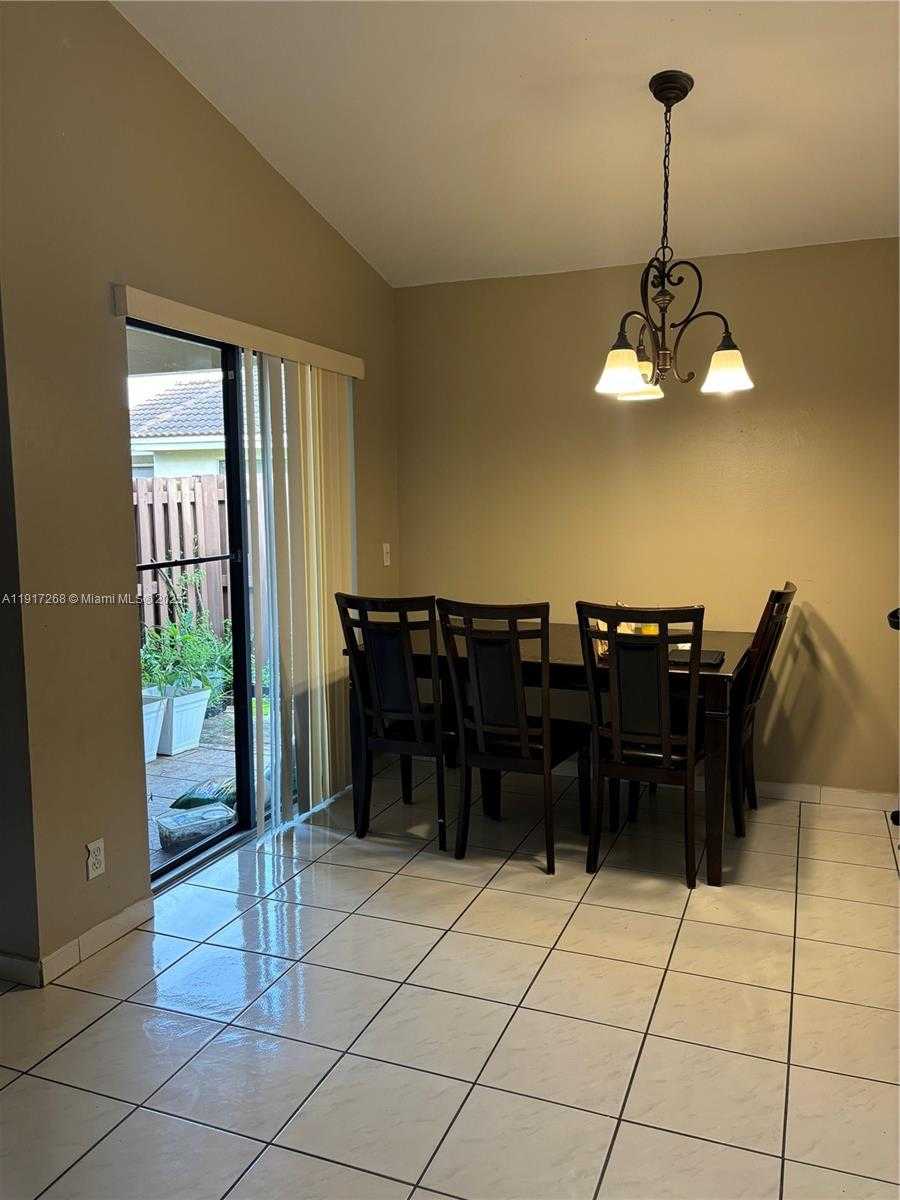 Small Image of 6547 NORTH WEST 170TH TER, Hialeah Number 11