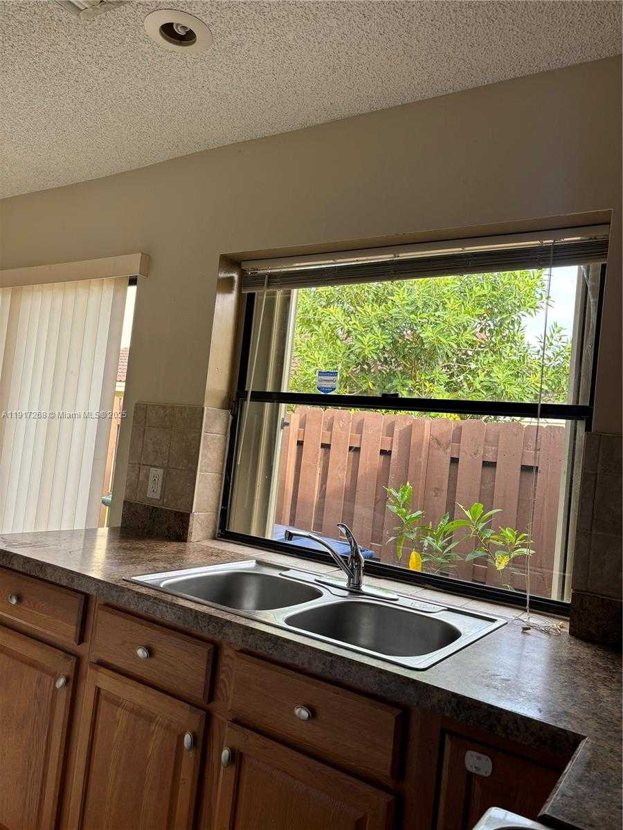 Small Image of 6547 NORTH WEST 170TH TER, Hialeah Number 15