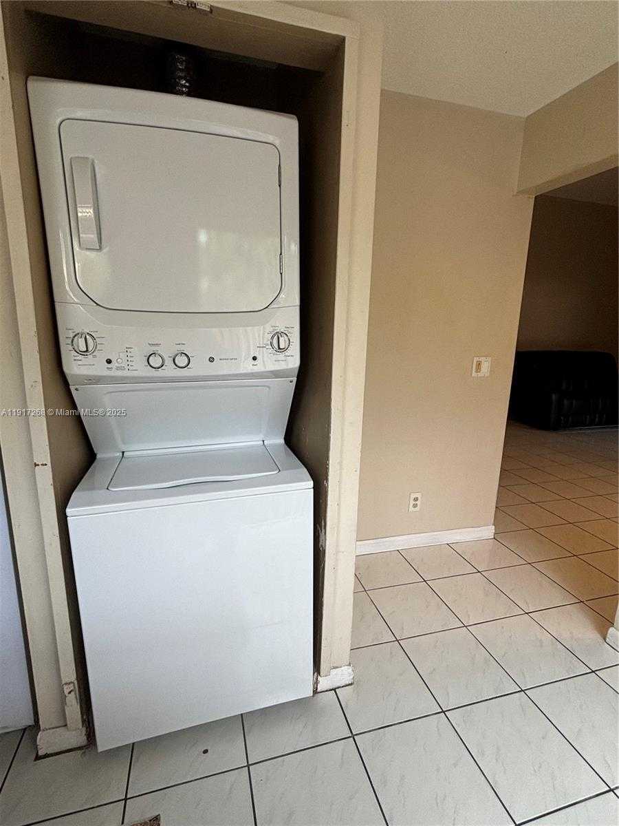 Small Image of 6547 NORTH WEST 170TH TER, Hialeah Number 16