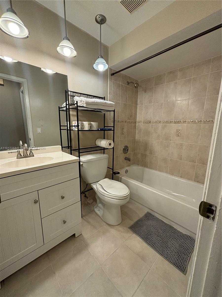 Small Image of 6547 NORTH WEST 170TH TER, Hialeah Number 19