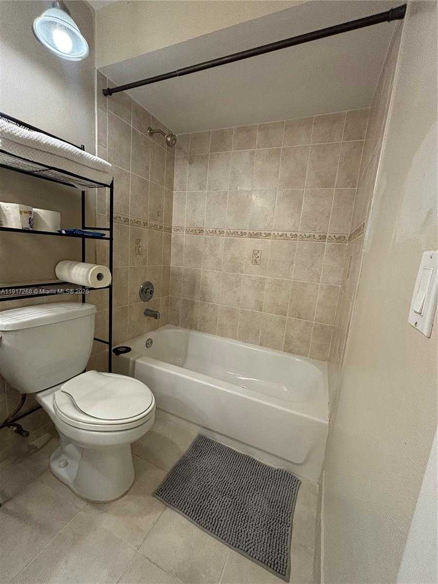 Small Image of 6547 NORTH WEST 170TH TER, Hialeah Number 20