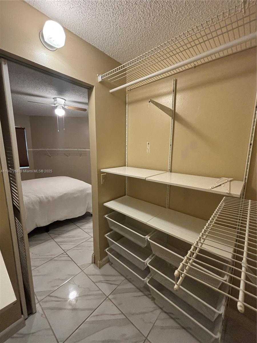 Small Image of 6547 NORTH WEST 170TH TER, Hialeah Number 23