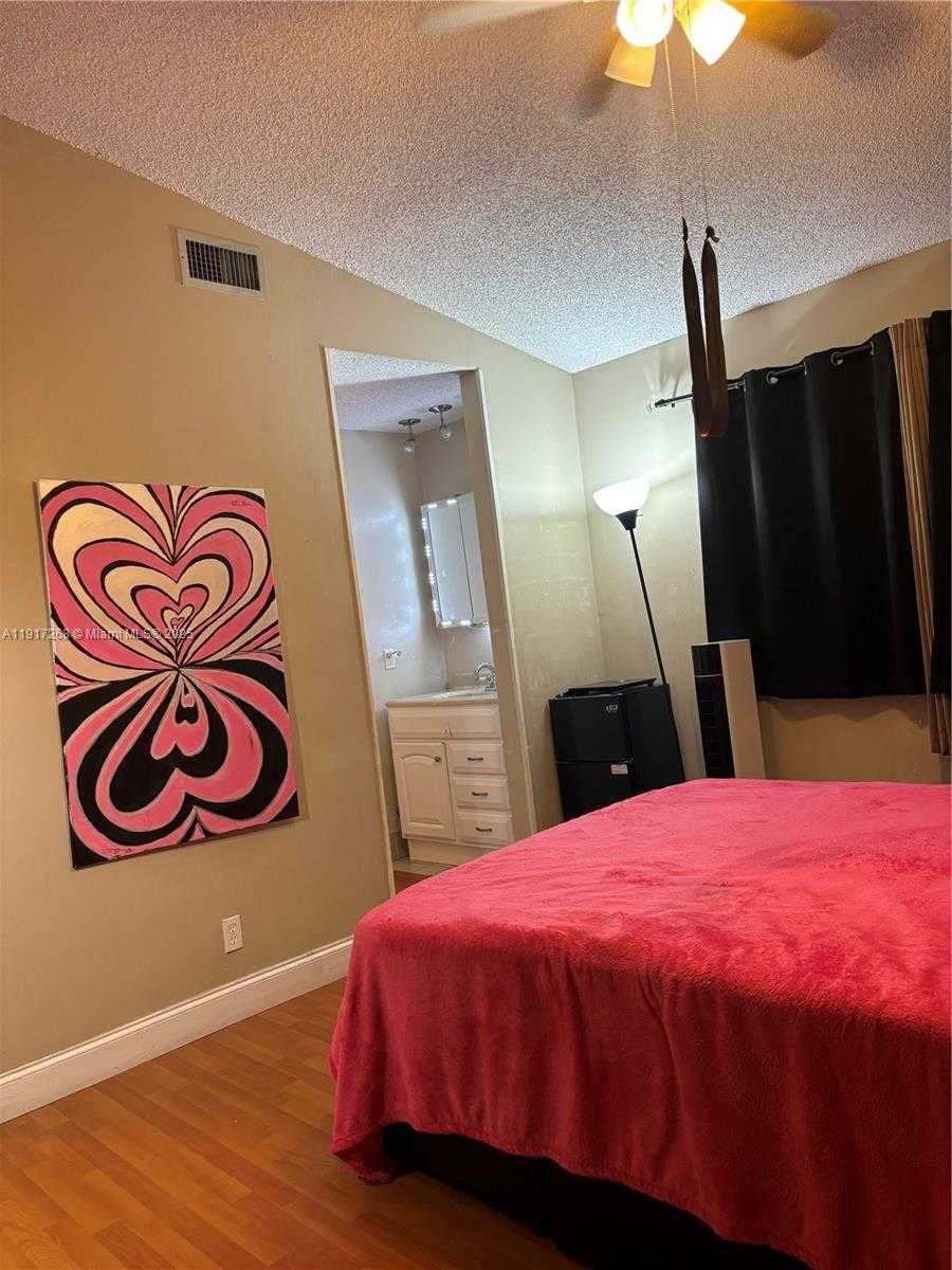 Small Image of 6547 NORTH WEST 170TH TER, Hialeah Number 25