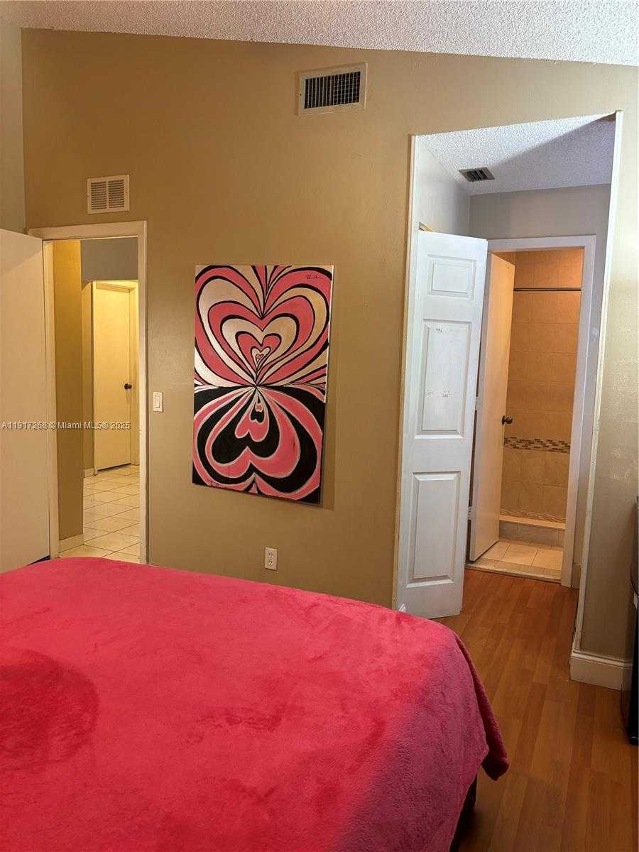 Small Image of 6547 NORTH WEST 170TH TER, Hialeah Number 26