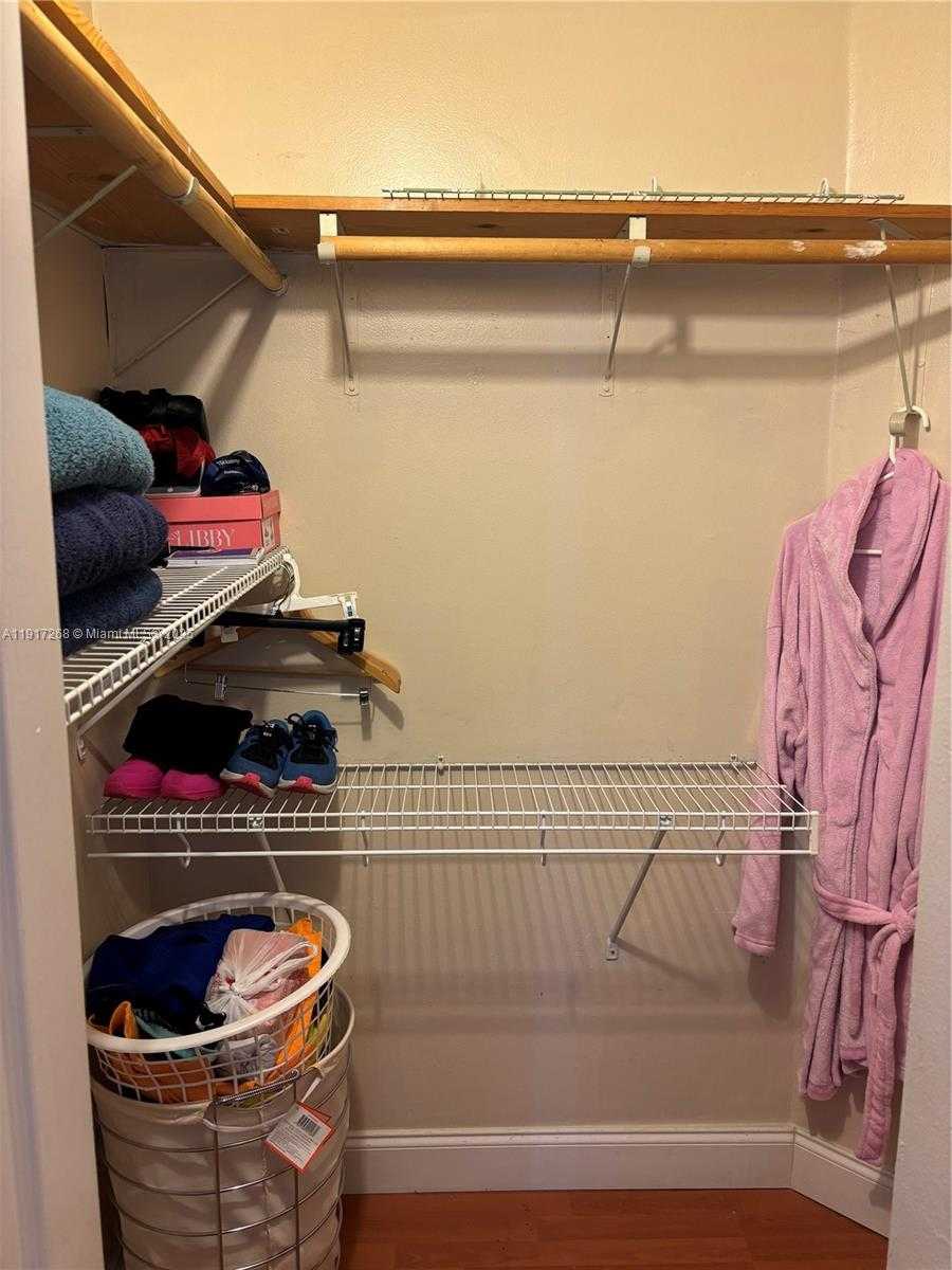 Small Image of 6547 NORTH WEST 170TH TER, Hialeah Number 28