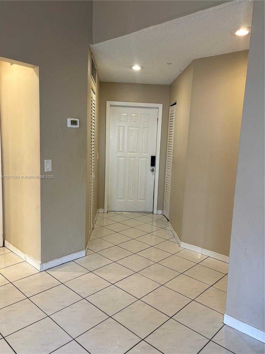 Small Image of 6547 NORTH WEST 170TH TER, Hialeah Number 4