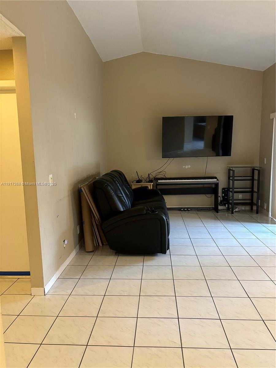 Small Image of 6547 NORTH WEST 170TH TER, Hialeah Number 5