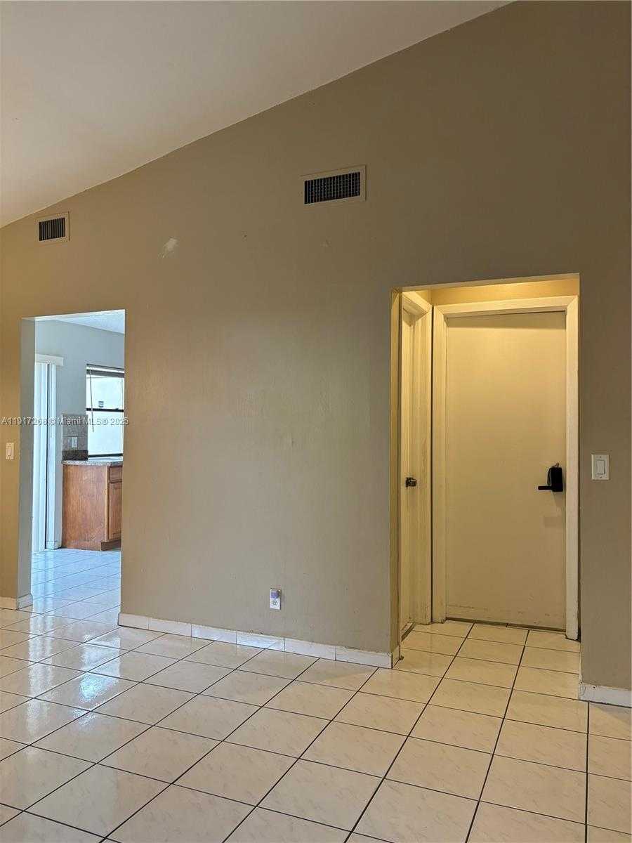 Small Image of 6547 NORTH WEST 170TH TER, Hialeah Number 7