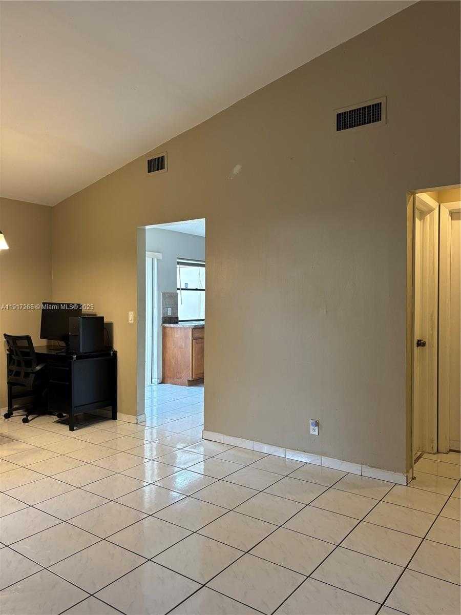 Small Image of 6547 NORTH WEST 170TH TER, Hialeah Number 8