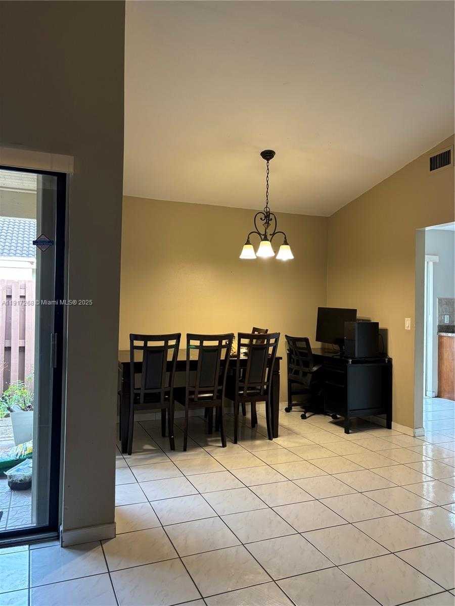 Small Image of 6547 NORTH WEST 170TH TER, Hialeah Number 9