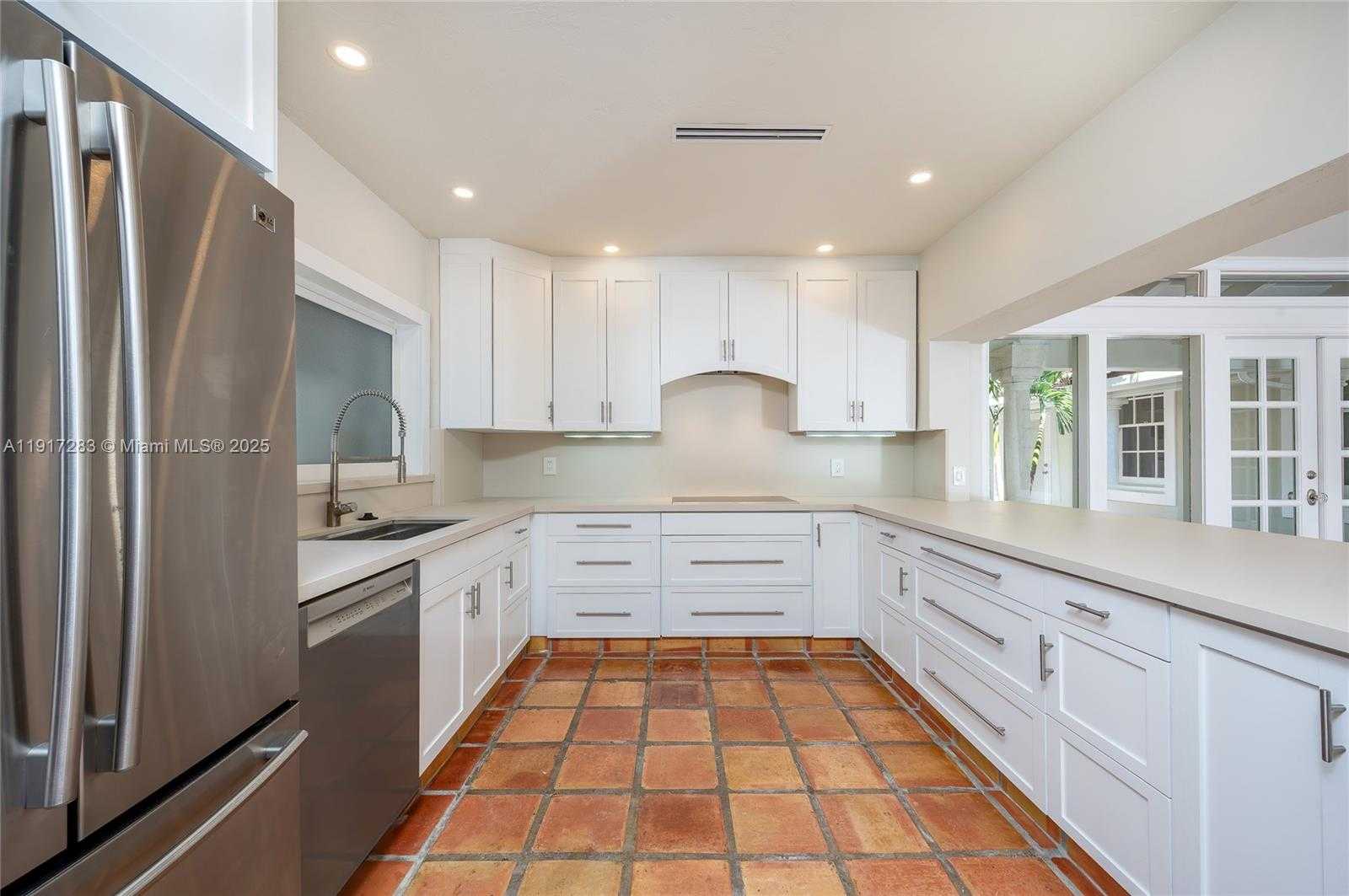 Small Image of 3240 MORRIS LN, Miami Number 12