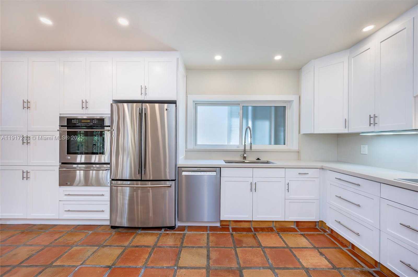 Small Image of 3240 MORRIS LN, Miami Number 13