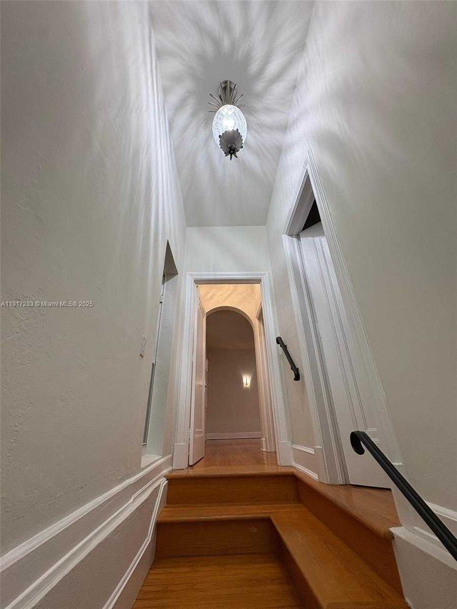 Small Image of 3240 MORRIS LN, Miami Number 20