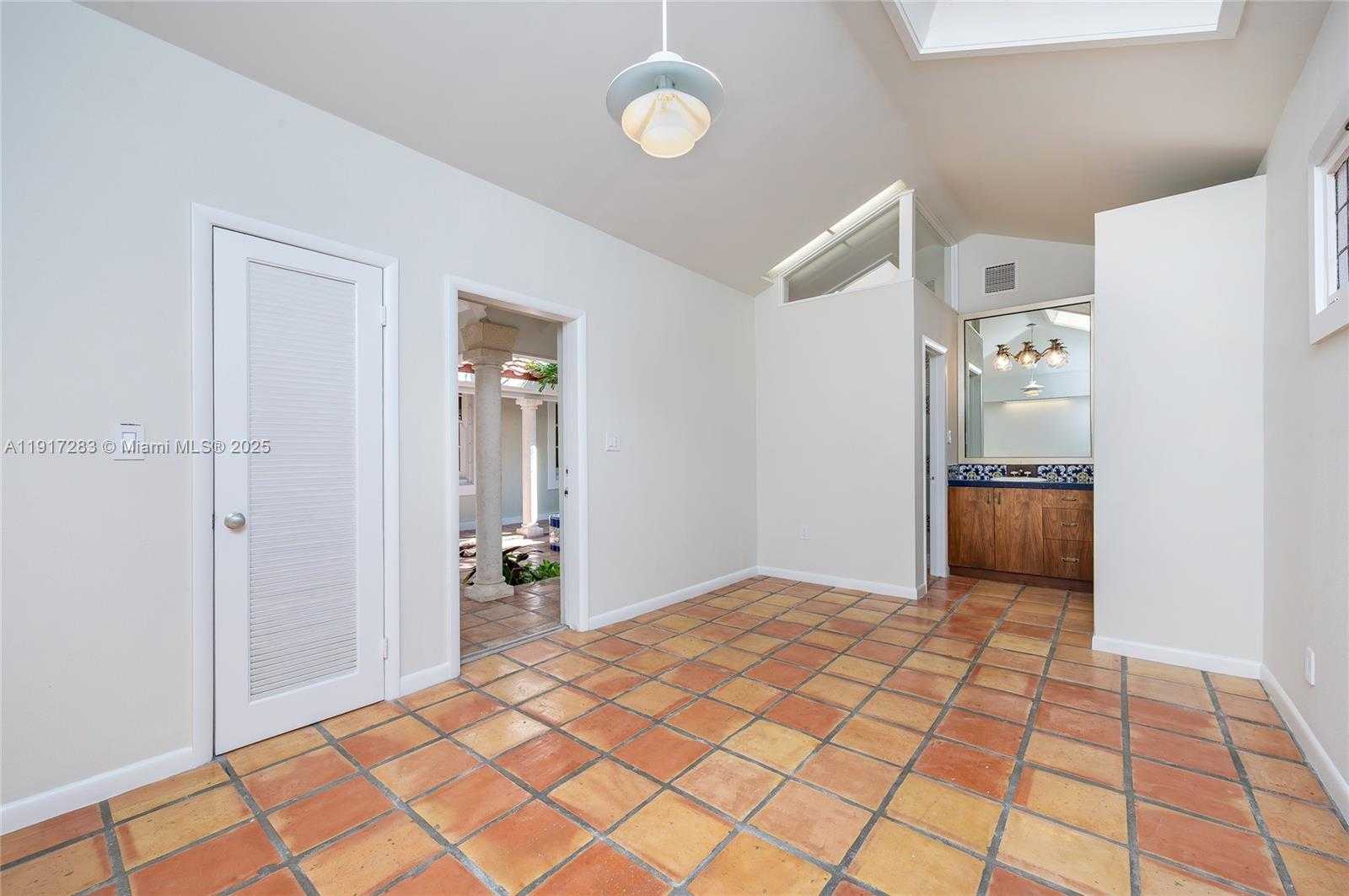 Small Image of 3240 MORRIS LN, Miami Number 37