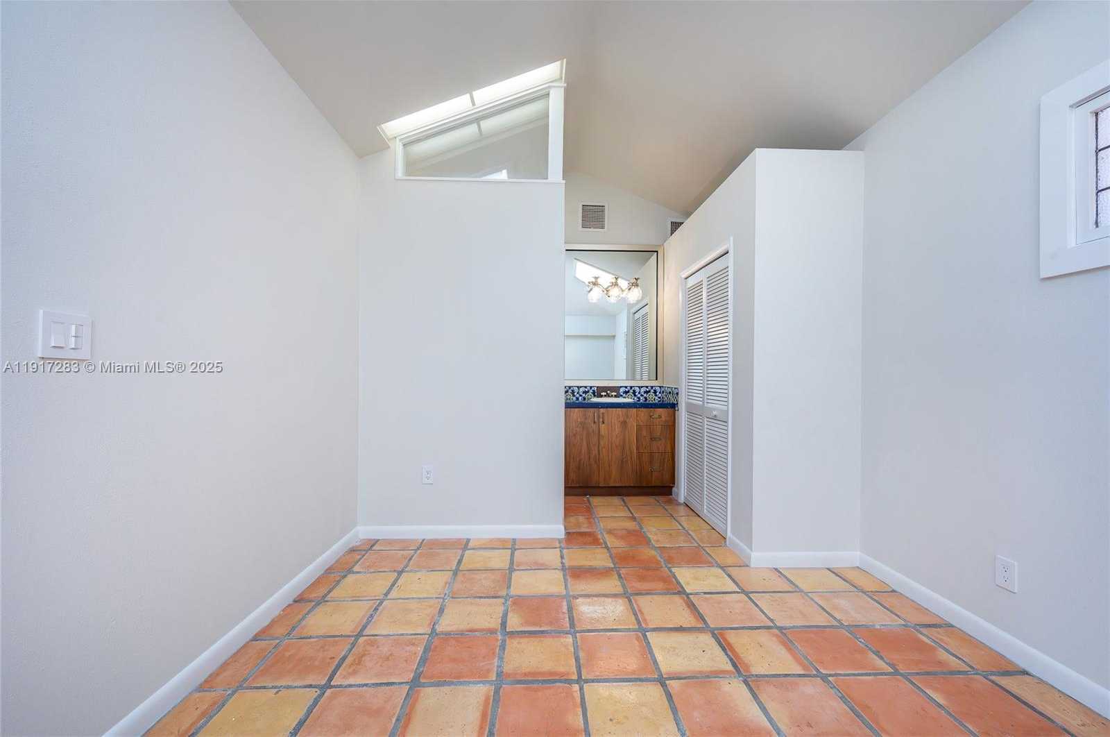 Small Image of 3240 MORRIS LN, Miami Number 38