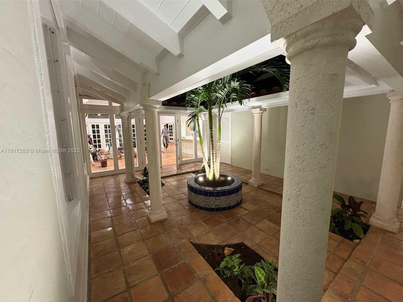 Small Image of 3240 MORRIS LN, Miami Number 4