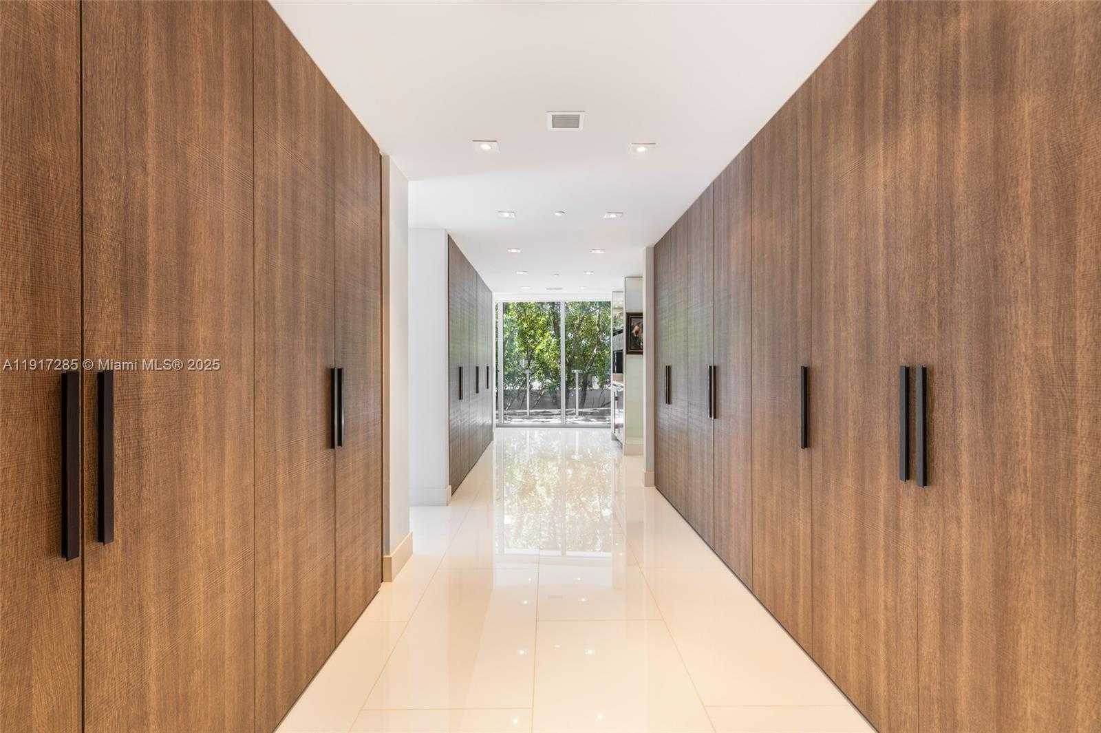 Small Image of 1 COLLINS AVE #207, Miami Beach Number 20