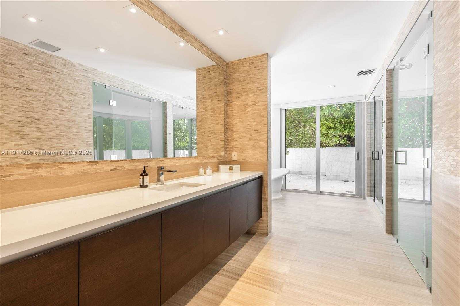 Small Image of 1 COLLINS AVE #207, Miami Beach Number 22