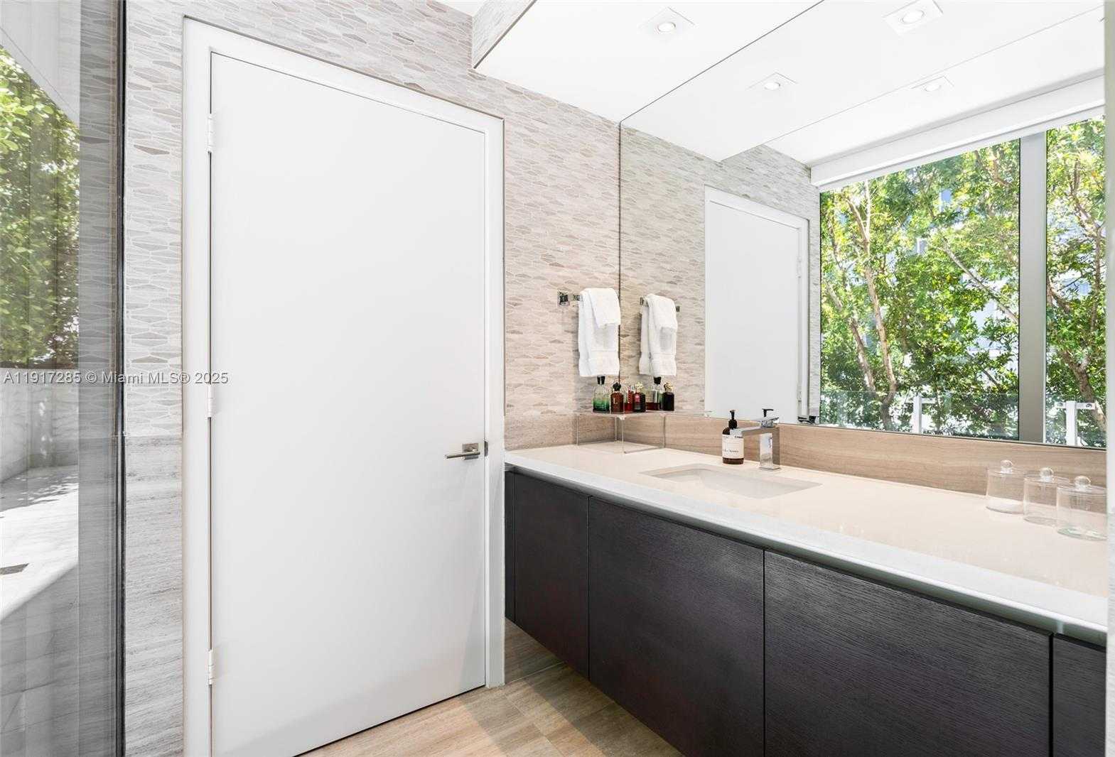 Small Image of 1 COLLINS AVE #207, Miami Beach Number 26