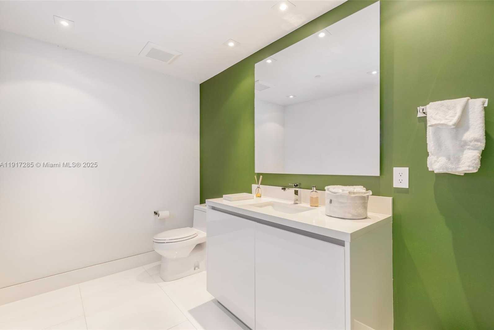 Small Image of 1 COLLINS AVE #207, Miami Beach Number 30