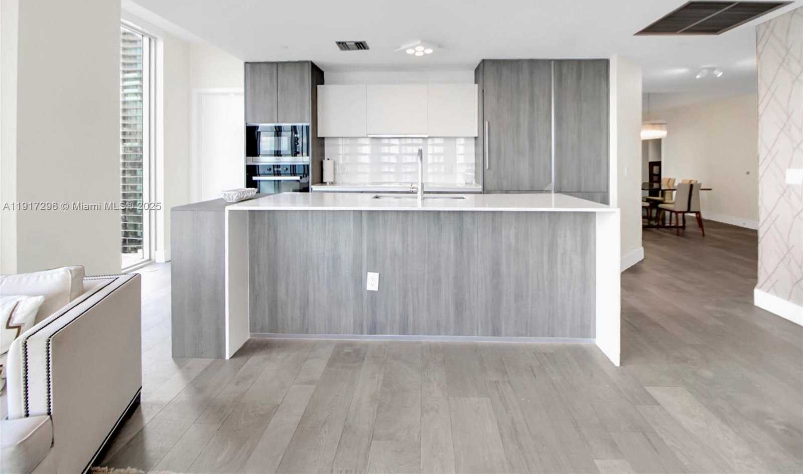 Small Image of 2900 NORTH EAST 7TH AVE #1807, Miami Number 9