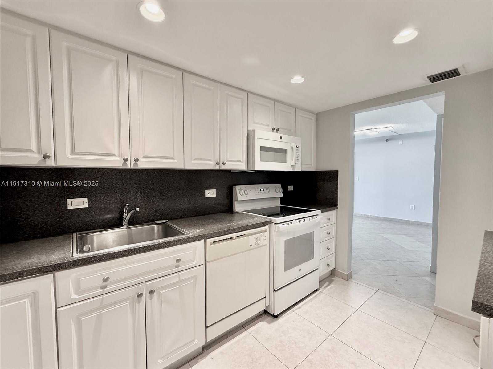 Small Image of 20505 EAST COUNTRY CLUB DR #336, Aventura Number 21