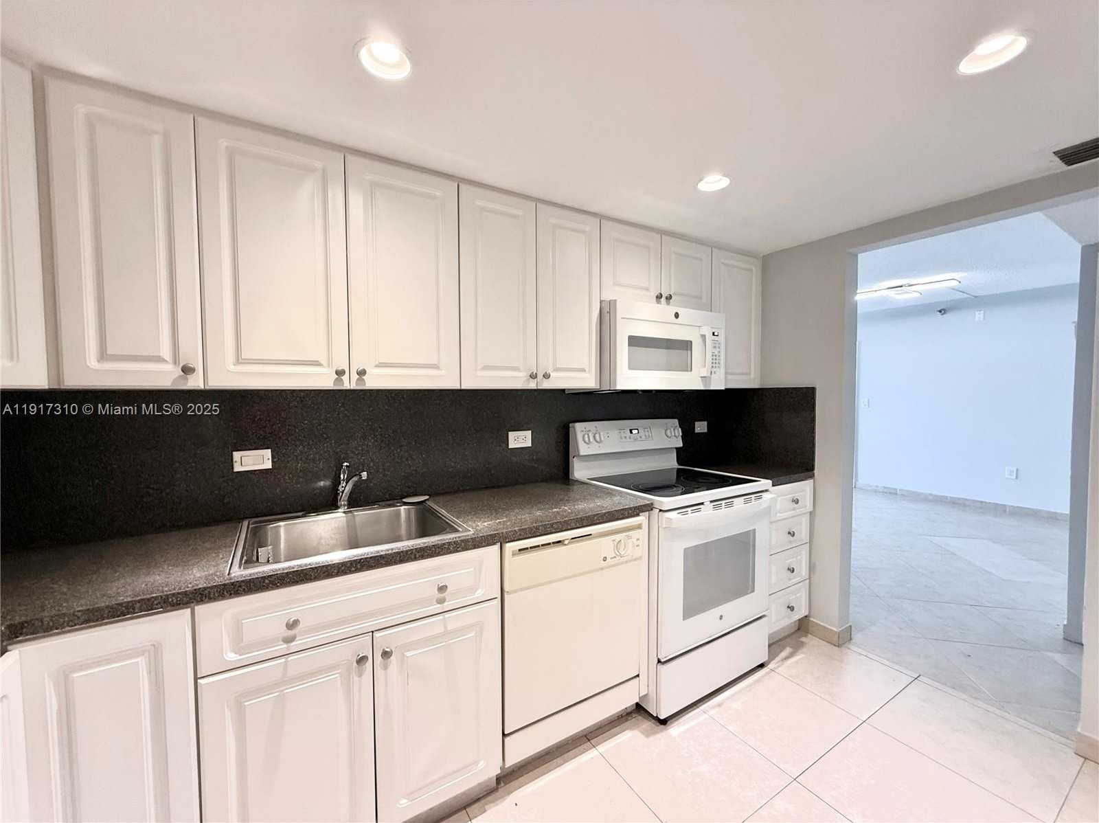 Small Image of 20505 EAST COUNTRY CLUB DR #336, Aventura Number 30