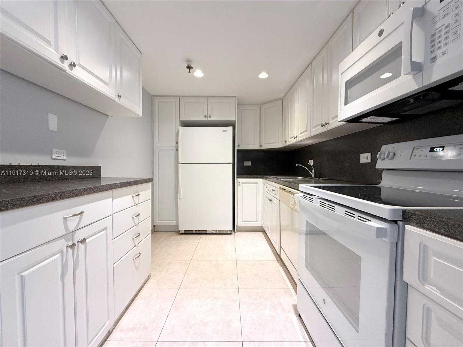 Small Image of 20505 EAST COUNTRY CLUB DR #336, Aventura Number 32