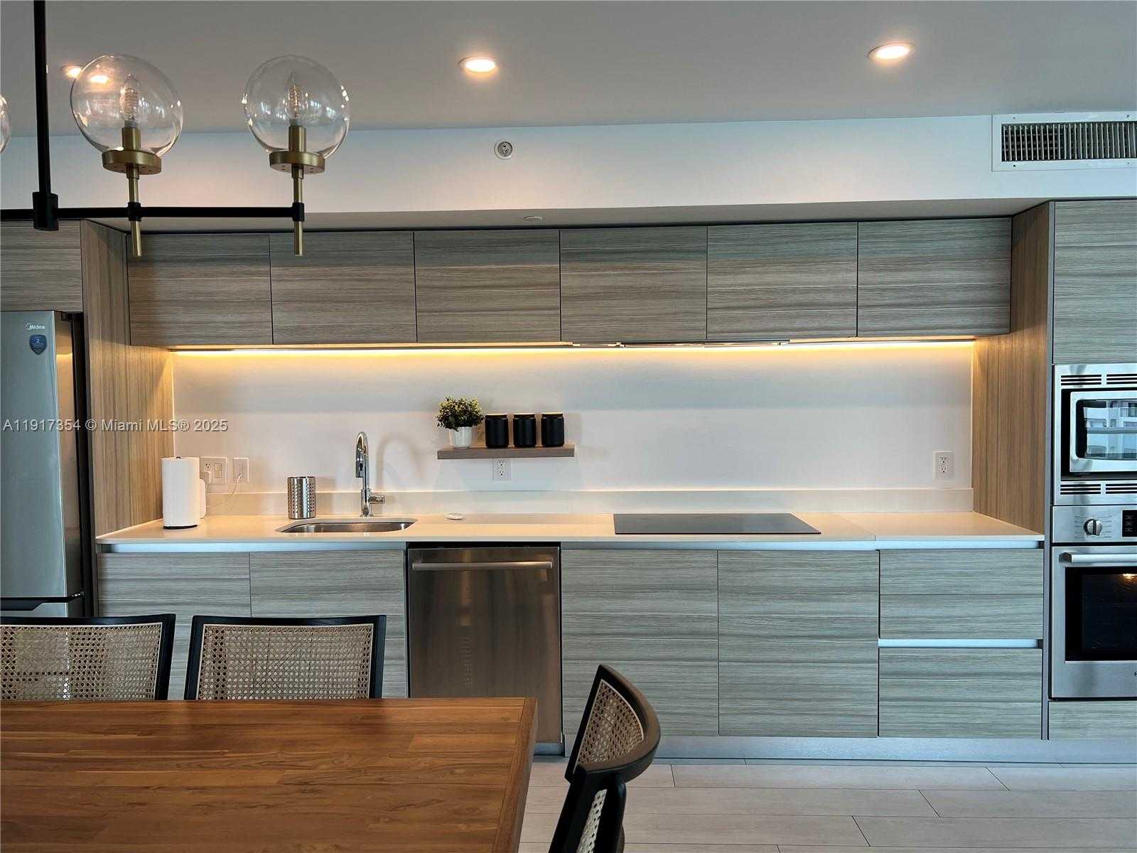 Small Image of 6620 INDIAN CREEK DR #617, Miami Beach Number 15