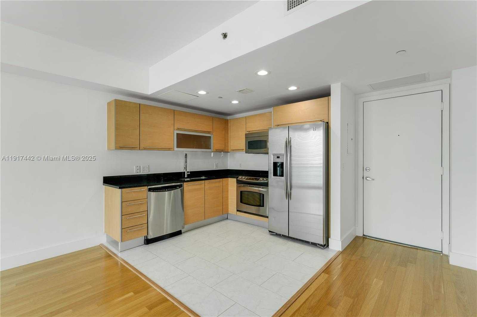 Small Image of 950 BRICKELL BAY DR #3008, Miami Number 10