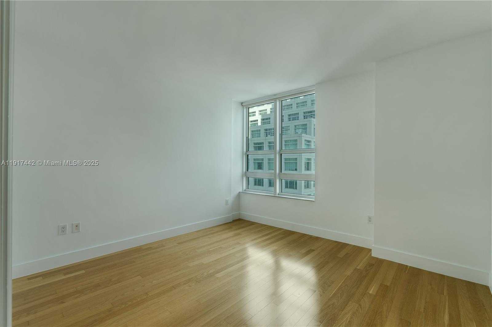 Small Image of 950 BRICKELL BAY DR #3008, Miami Number 17