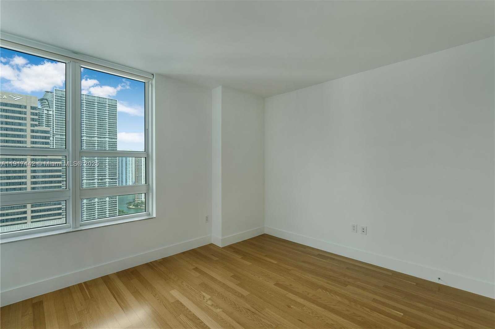 Small Image of 950 BRICKELL BAY DR #3008, Miami Number 19