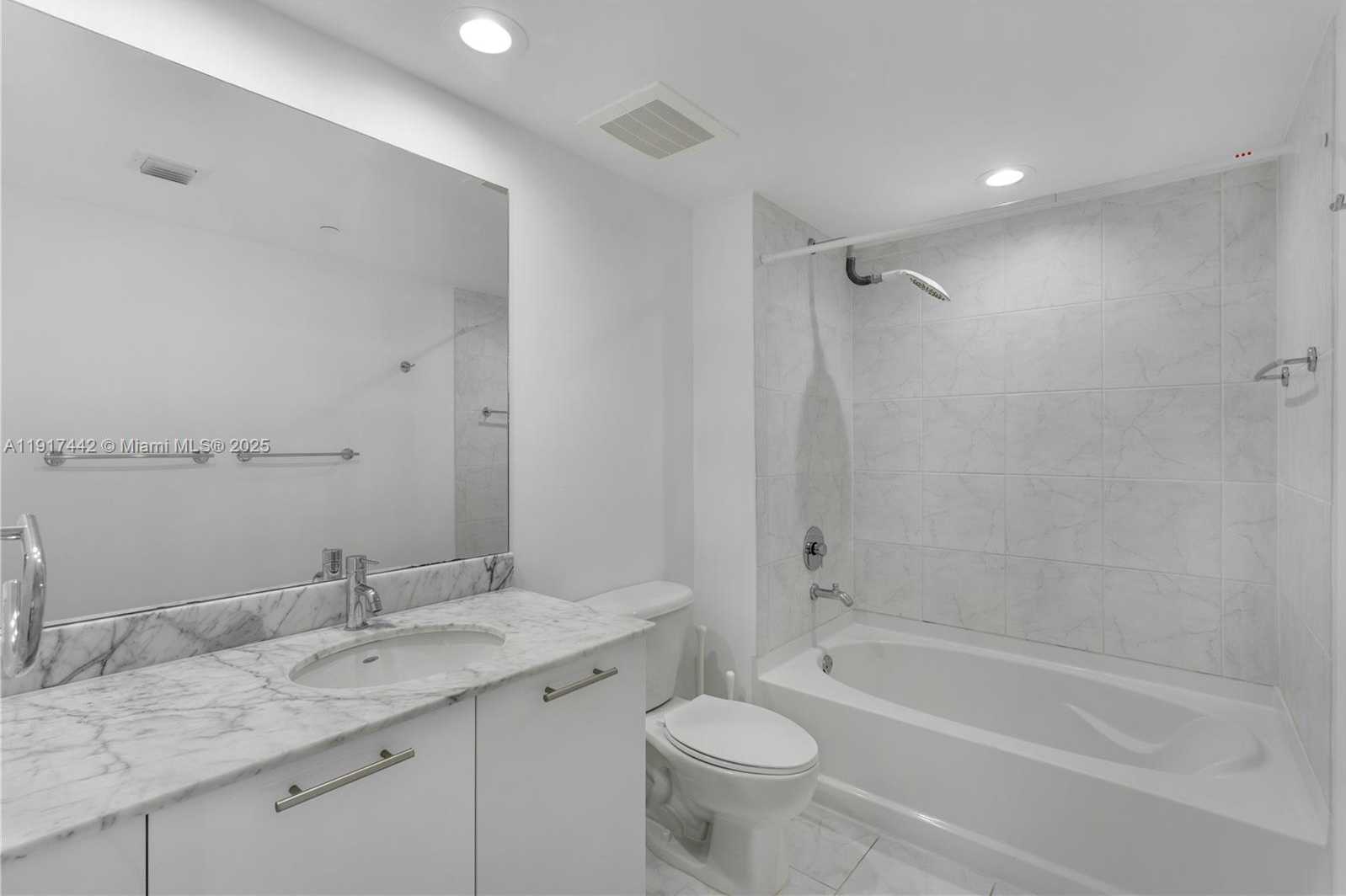 Small Image of 950 BRICKELL BAY DR #3008, Miami Number 21